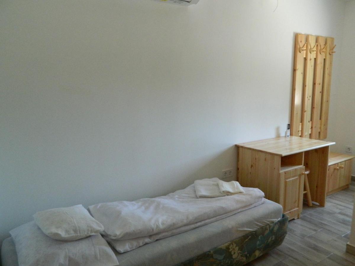 Familia-Pelso Apartmanhaz Zamardi Exterior photo