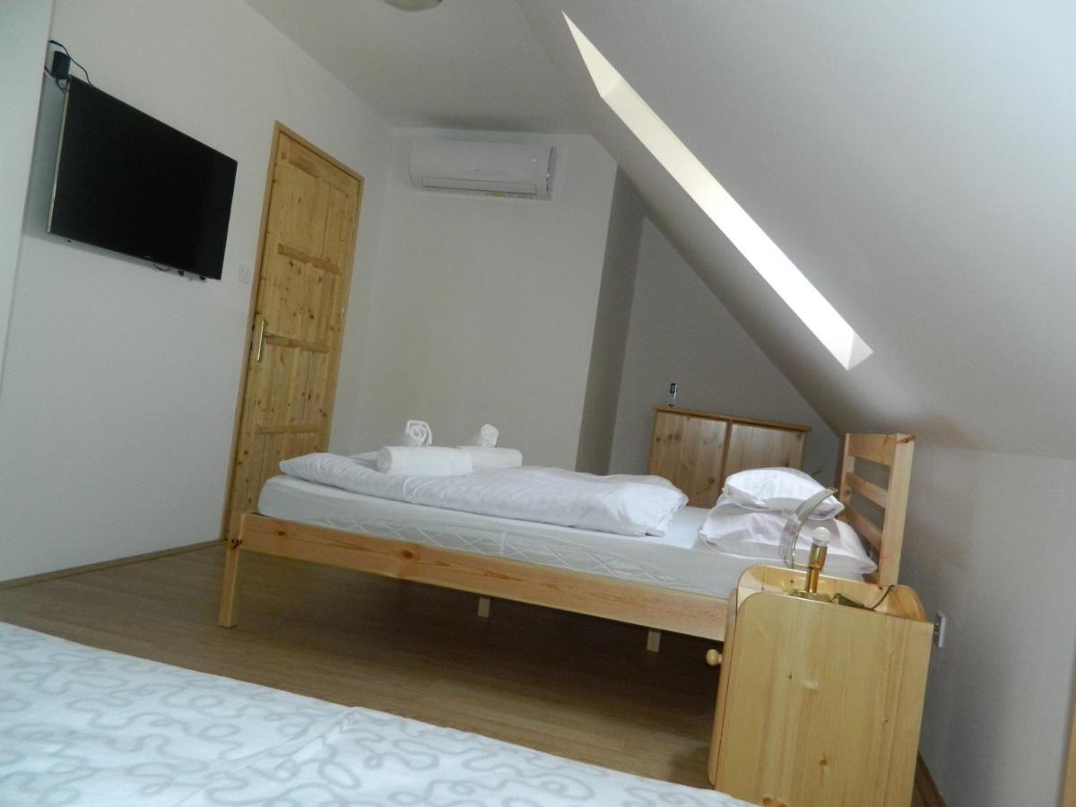 Familia-Pelso Apartmanhaz Zamardi Exterior photo